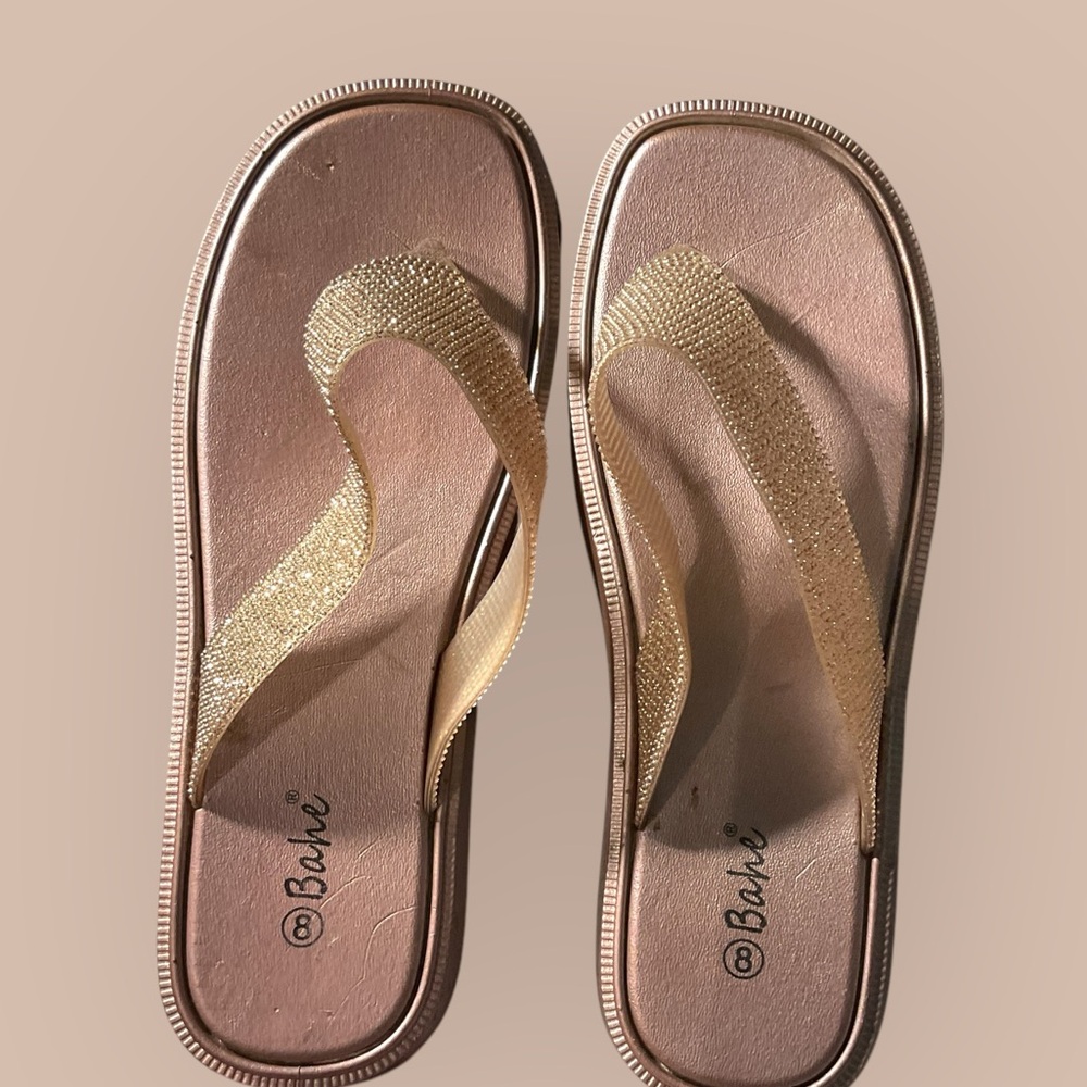Bahe Mauve/ Gold Women's  Thong Sandals